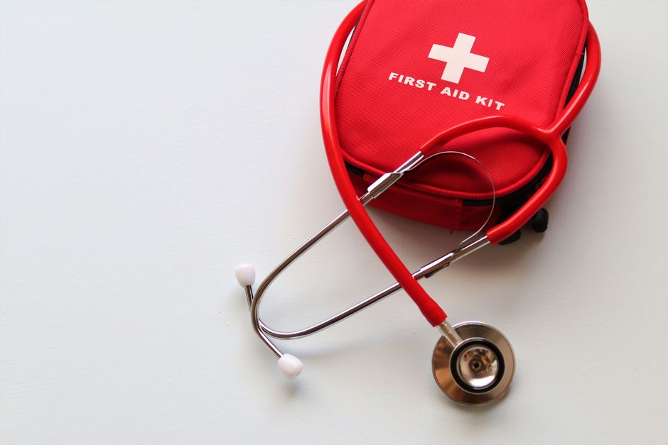 Should I Buy or Build a First-Aid Kit for My Family?