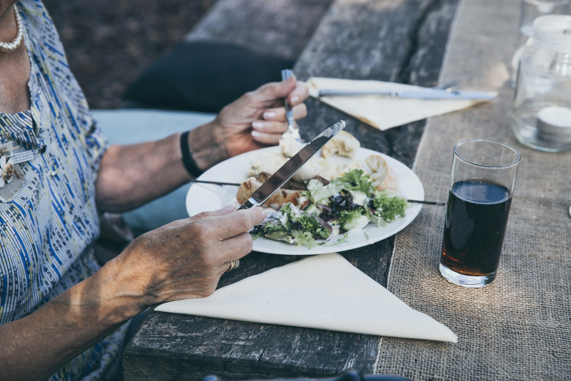 Adopting Intermittent Fasting as a Sustainable Lifestyle: Benefits, Challenges, and Practical Guidance